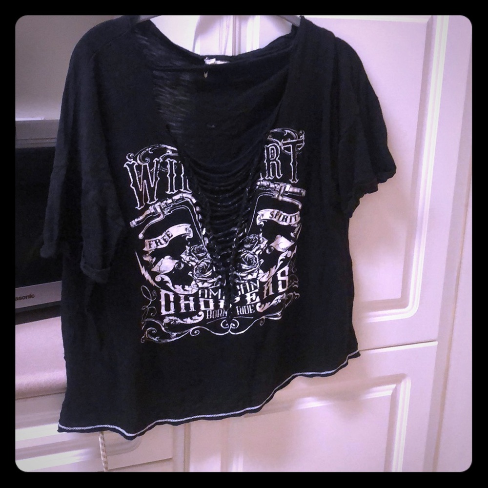 NWOT Black v cut guns and choppers shirt
